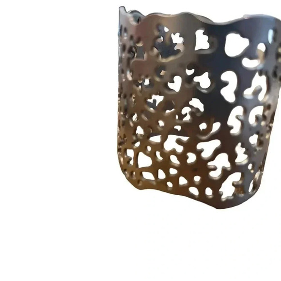 Matte silver cuff bracelet - Picture 3 of 9